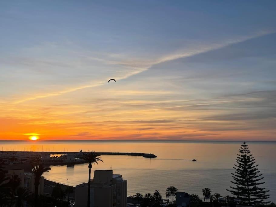Vistas Al Mar Y Al Puerto Deportivo Apartamento *