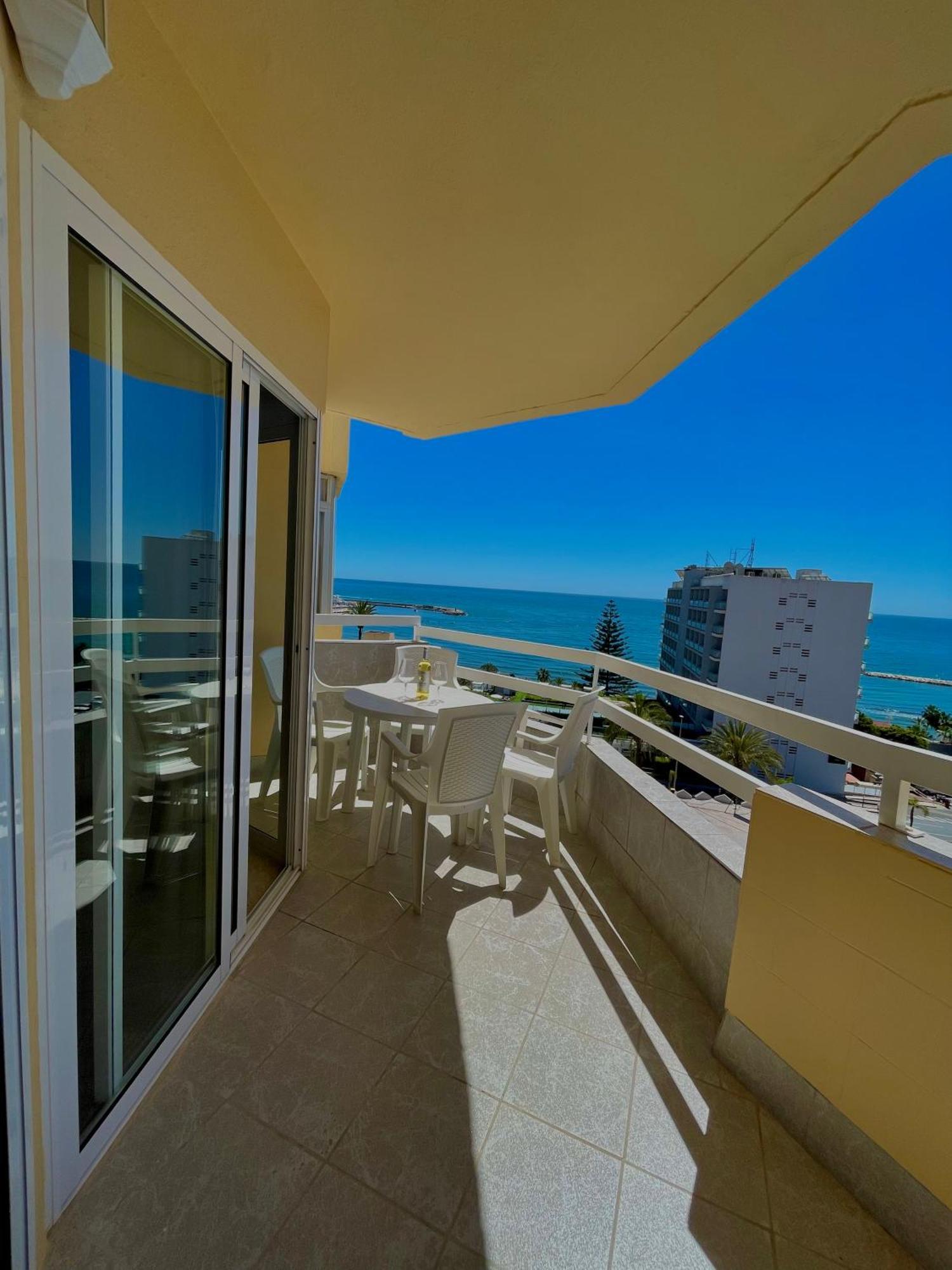 Vistas Al Mar Y Al Puerto Deportivo Apartamento *